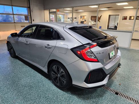 Used 2018 Honda Civic EX image 9