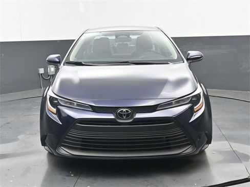 Used 2025 Toyota Corolla LE w/ Convenience Package image 5