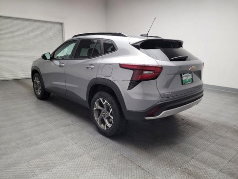 Used 2025 Chevrolet Trax LT w/ LT Convenience Package image 5