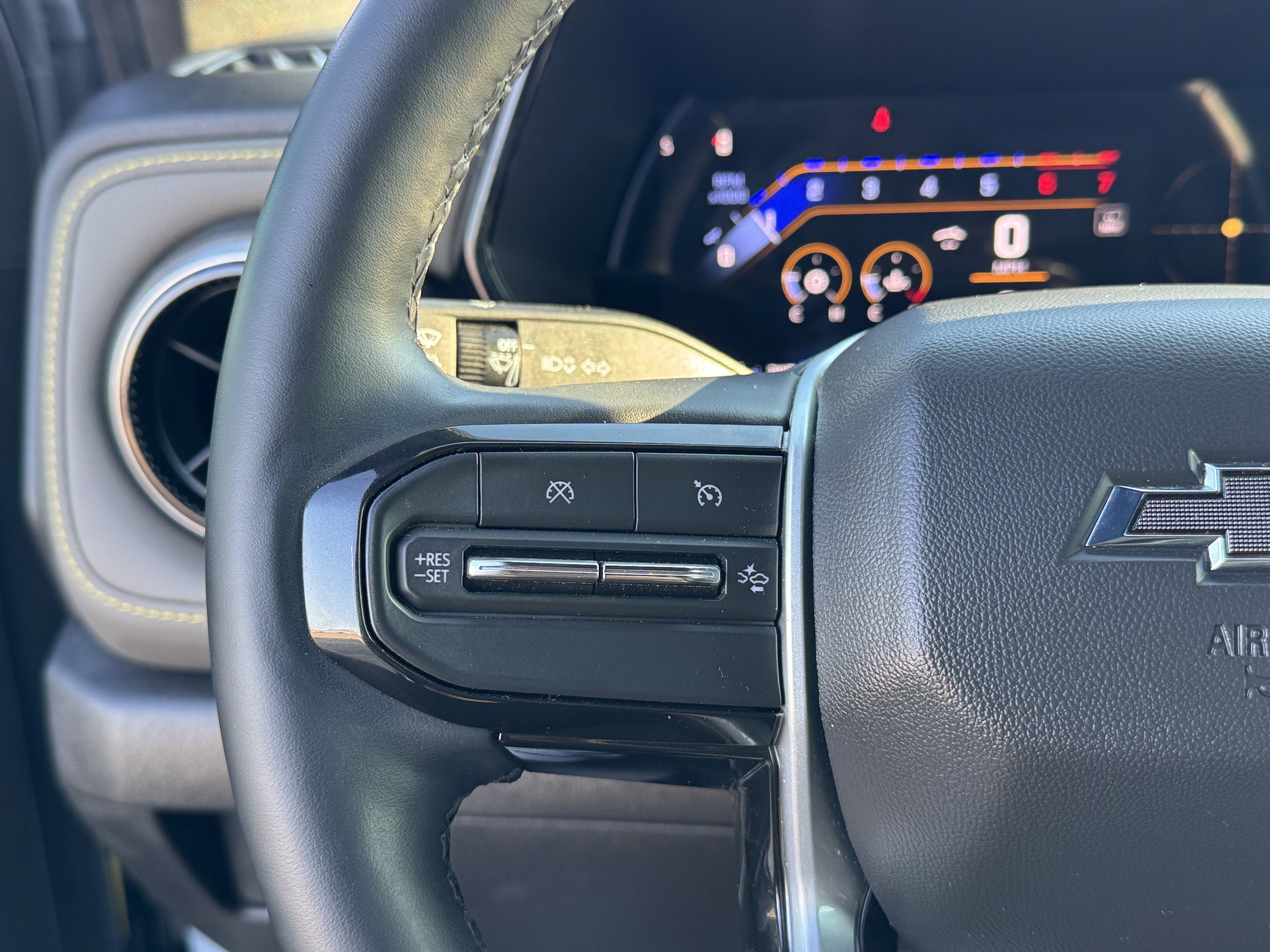 Used 2024 Chevrolet Colorado ZR2 w/ ZR2 Convenience Package III AWD/4WD image 28