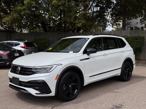 Used 2023 Volkswagen Tiguan SE R-Line AWD/4WD image 2