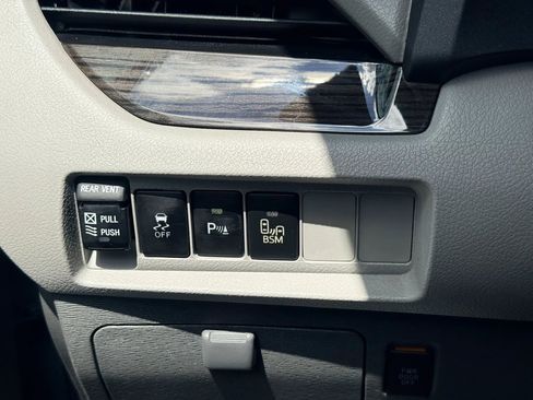 Used 2015 Toyota Sienna XLE Premium image 30