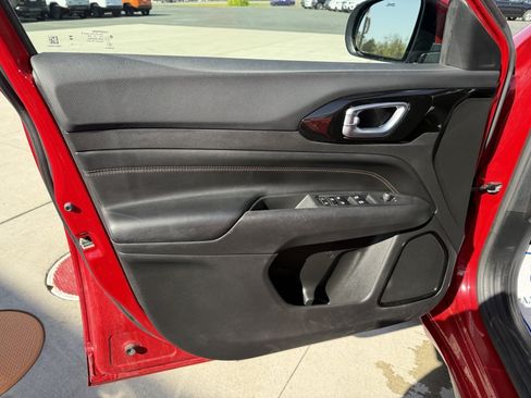 Used 2023 Jeep Compass Limited AWD/4WD image 18