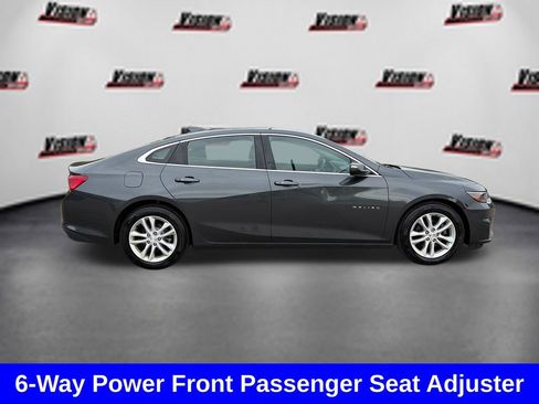 Used 2017 Chevrolet Malibu LT w/ Leather Package FWD image 8