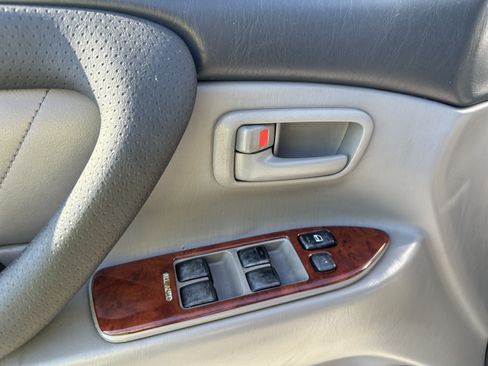 Used 2003 Toyota Land Cruiser AWD/4WD image 13
