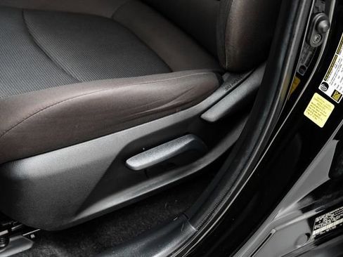 Used 2021 Toyota RAV4 LE image 32