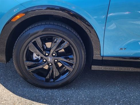 Used 2025 Buick Encore GX Sport Touring image 9