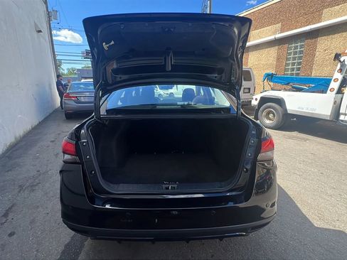Used 2023 Nissan Versa SV image 9