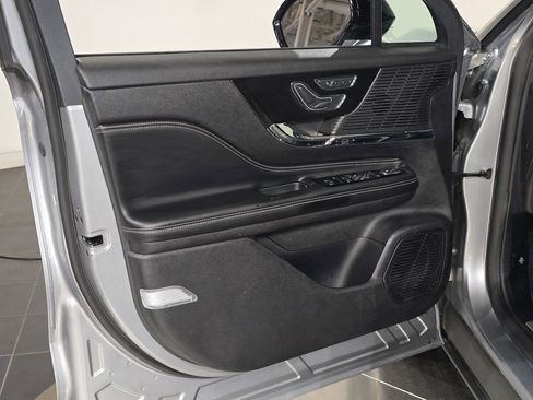 Used 2022 Lincoln Corsair AWD w/ Premium Package image 17