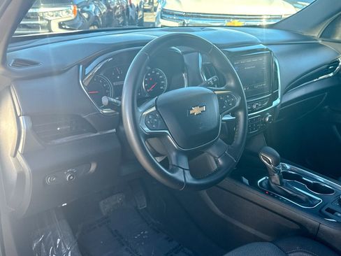 Used 2023 Chevrolet Traverse LT image 17