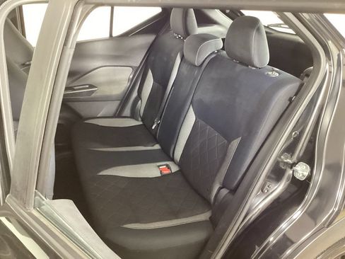 Used 2018 Nissan Kicks SV FWD image 29