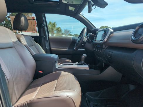 Certified 2022 Toyota Tacoma Limited image 32