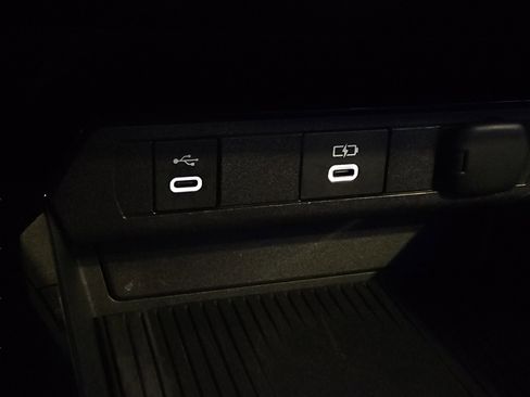 Used 2024 Toyota Prius XLE image 19