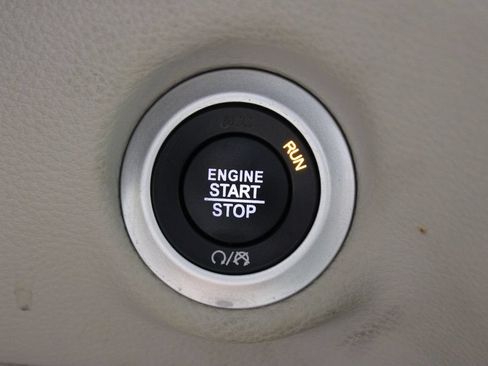 Used 2024 Chrysler Pacifica Limited FWD image 12