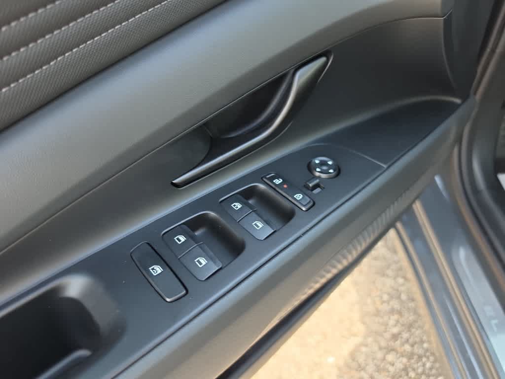 New 2026 Hyundai Elantra SEL Sport FWD image 18