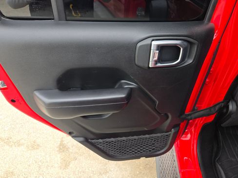 Used 2019 Jeep Wrangler Unlimited Sport S AWD/4WD image 14