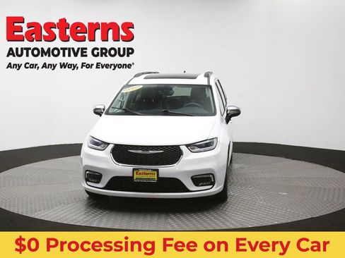 Used 2023 Chrysler Pacifica Limited FWD image 56