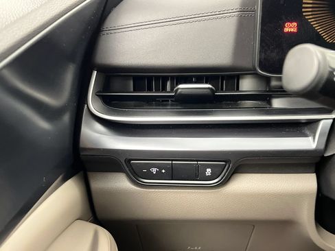 Used 2025 Kia Carnival FWD image 56