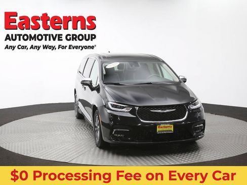Used 2023 Chrysler Pacifica Limited FWD image 55