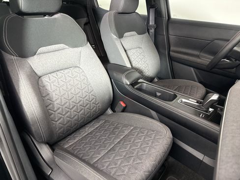 Used 2025 Nissan Kicks SV AWD/4WD image 35