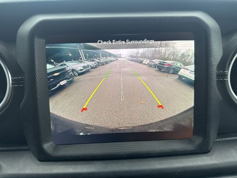 Used 2021 Jeep Wrangler Unlimited Sahara w/ Cold Weather Group image 23