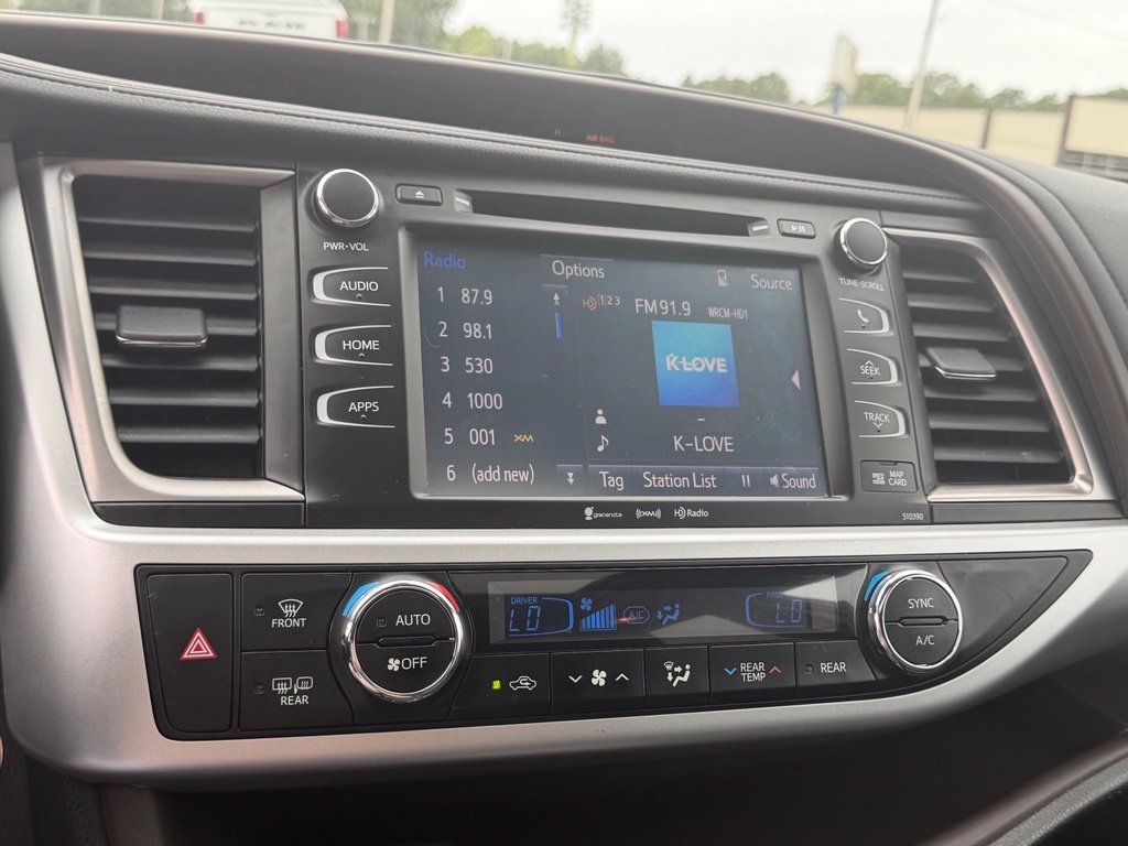Used 2019 Toyota Highlander XLE FWD image 23
