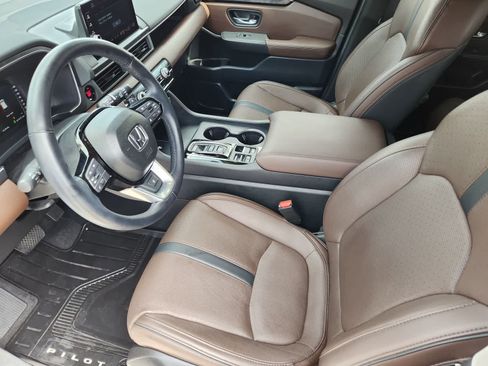 Used 2025 Honda Pilot Elite image 2