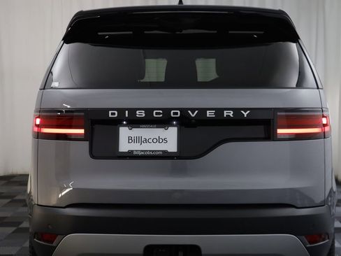 Used 2025 Land Rover Discovery S image 17