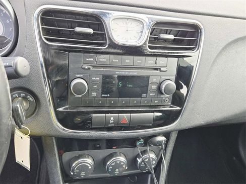 Used 2012 Chrysler 200 Touring image 23