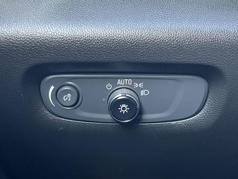 Used 2023 Chevrolet Traverse LT FWD image 10