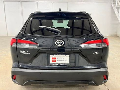 Used 2023 Toyota Corolla Cross XLE w/ Convenience Package FWD image 6