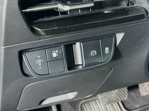 Used 2024 Kia EV6 Light RWD image 17