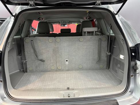 Used 2017 Toyota Highlander LE image 30