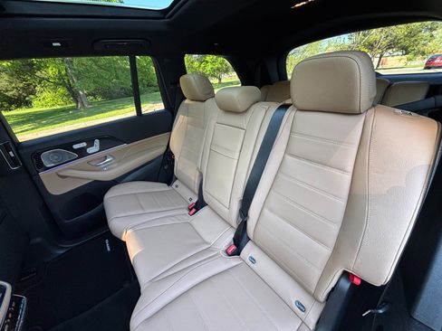 Used 2024 Mercedes-Benz GLS 580 4MATIC image 18