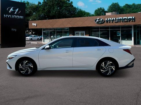 New 2025 Hyundai Elantra Limited image 3