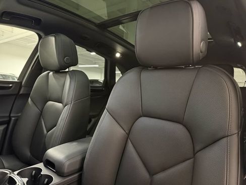 Certified 2026 Porsche Macan AWD/4WD image 29