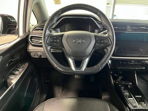 Used 2023 Chevrolet Bolt LT w/ Infotainment Package FWD image 21