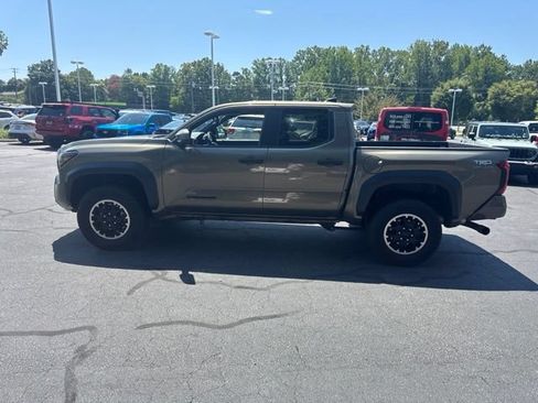 Used 2024 Toyota Tacoma TRD Off-Road AWD/4WD image 8