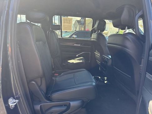 Used 2024 Jeep Wagoneer Series III image 43