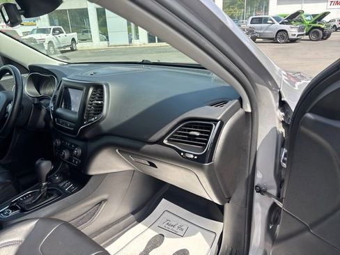 Used 2021 Jeep Cherokee Latitude Plus AWD/4WD image 21