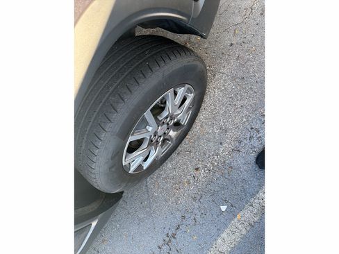 Used 2020 GMC Acadia SLT w/ LPO, Floor Liner Package FWD image 5