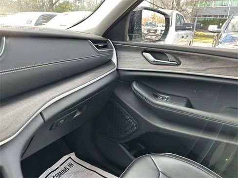 Certified 2023 Jeep Grand Cherokee Limited w/ Black Appearance Package image 38