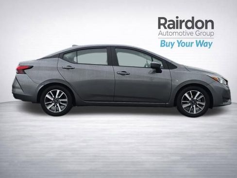 Used 2023 Nissan Versa SV image 9