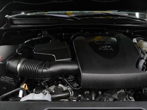 Used 2023 Toyota Tacoma w/ TRD Package image 27