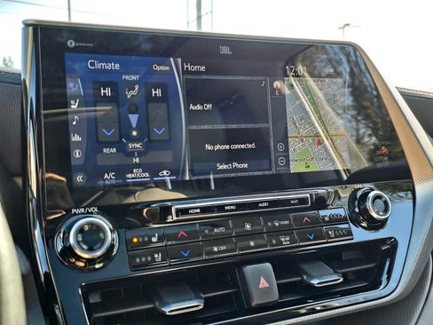 Certified 2022 Toyota Highlander Platinum image 28