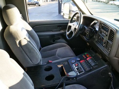 Used 2006 GMC Sierra 3500 SLE w/ Heavy-Duty Power Package image 60