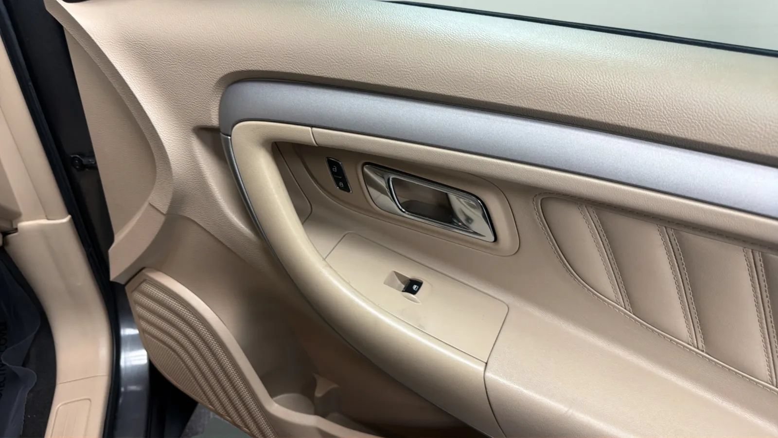 Used 2017 Ford Taurus SEL AWD/4WD image 16