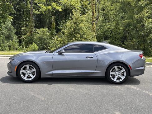 Used 2020 Chevrolet Camaro LT image 4