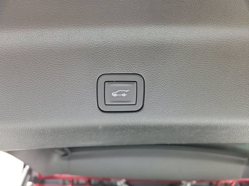 Certified 2025 Cadillac Escalade ESV V AWD/4WD image 9