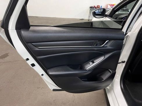 Used 2018 Honda Accord Sport image 19